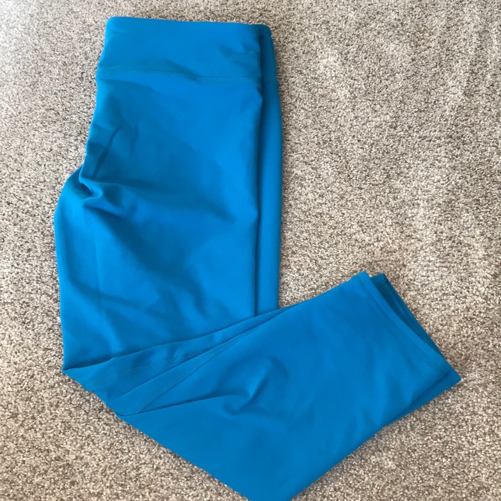 Bright blue calf length Fabletics leggings